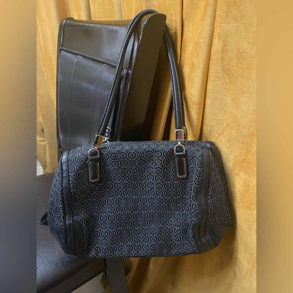 Coach Signature Bag - Picture 2 of 9